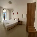 Mynook Garden 3-bedroom Maisonette 切尔诺莫雷茨