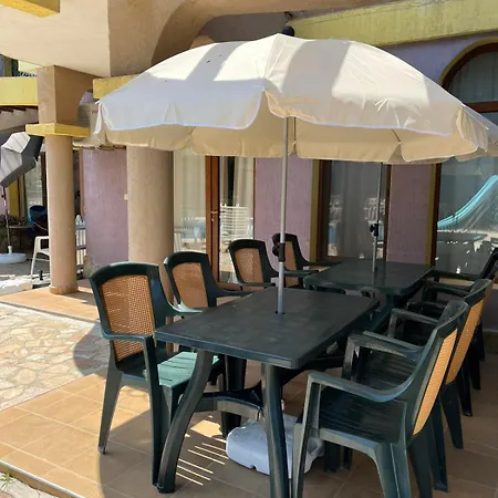 Апартамент Mynook Garden 3-bedroom Maisonette