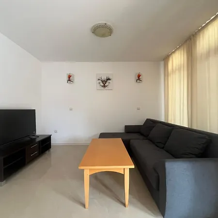 Mynook Garden 3-bedroom Maisonette *