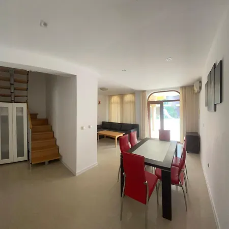 Апартамент Mynook Garden 3-bedroom Maisonette Черноморец