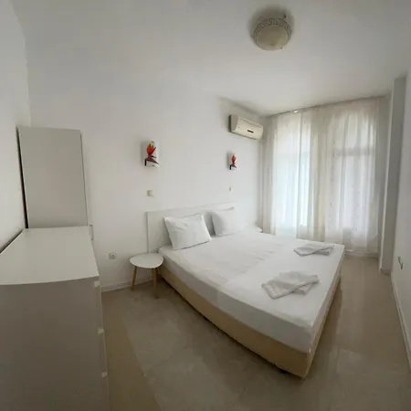 Mynook Garden 3-bedroom Maisonette Apartment Chernomorets