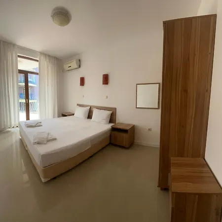 Mynook Garden 3-bedroom Maisonette Chernomorets