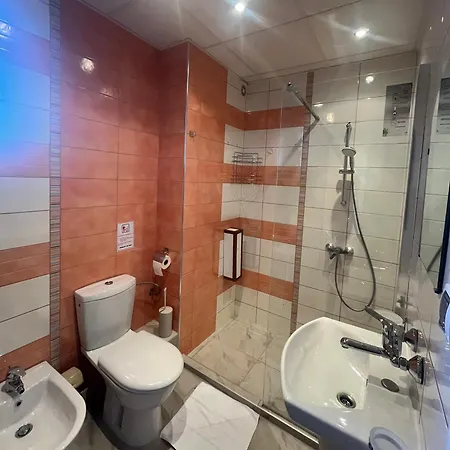 Mynook Garden 3-bedroom Maisonette Апартамент