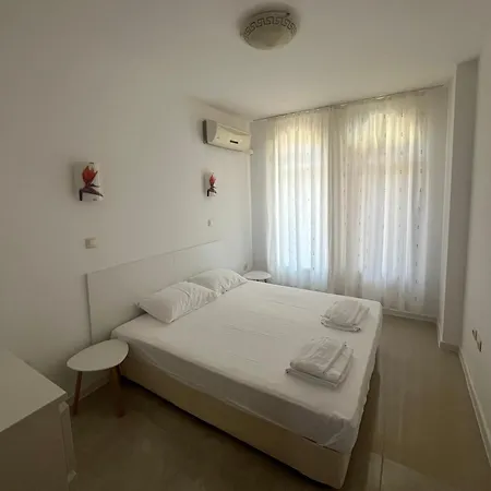 Mynook Garden 3-bedroom Maisonette Апартамент