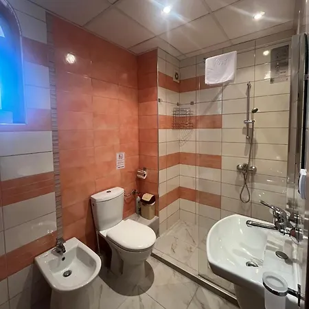 Mynook Garden 3-bedroom Maisonette Черноморец