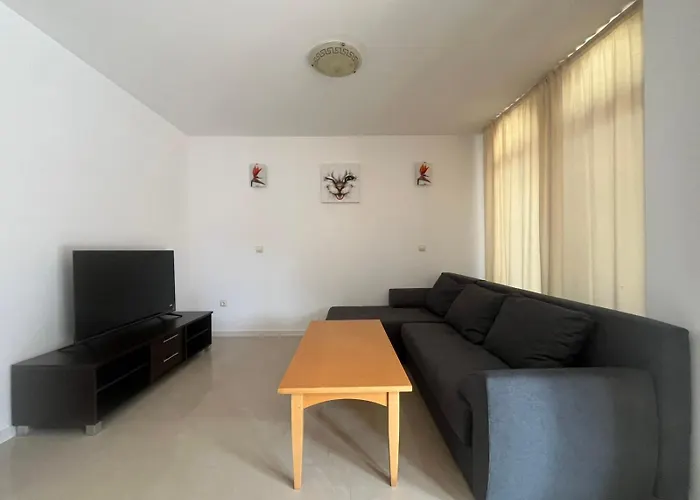 Mynook Garden 3-bedroom Maisonette *